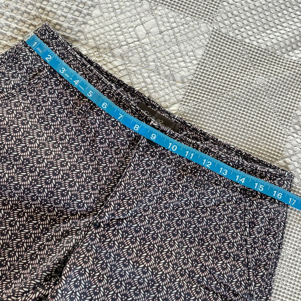 Women's Eddie Bauer Geometric Print Stretch Chino 5” Shorts 6 Gray/Red/Silver - Picture 7 of 9